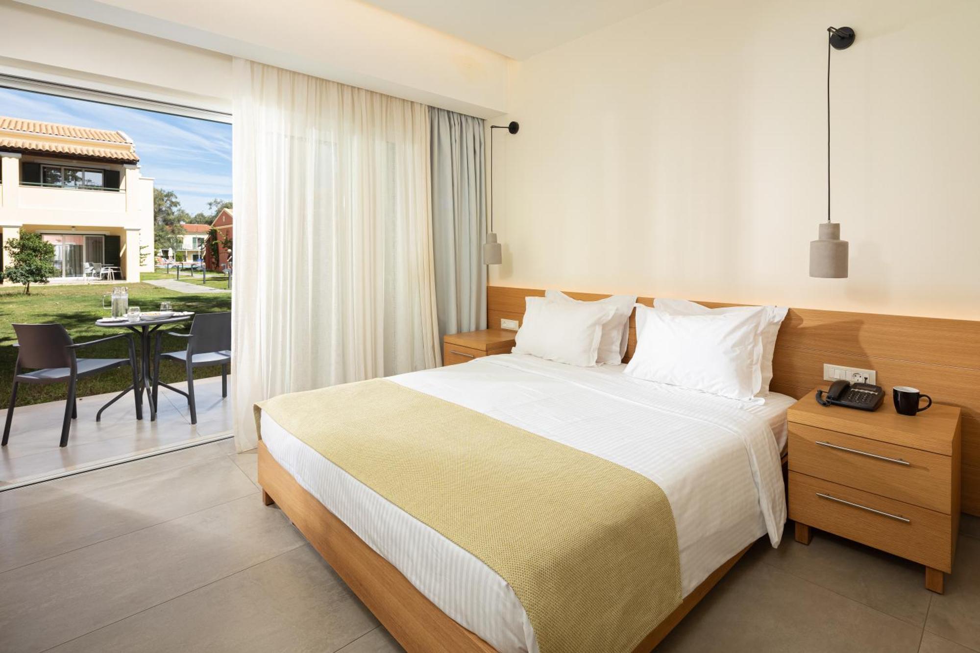 Sentido Apollo Palace Mesongí Dış mekan fotoğraf A bedroom at the resort