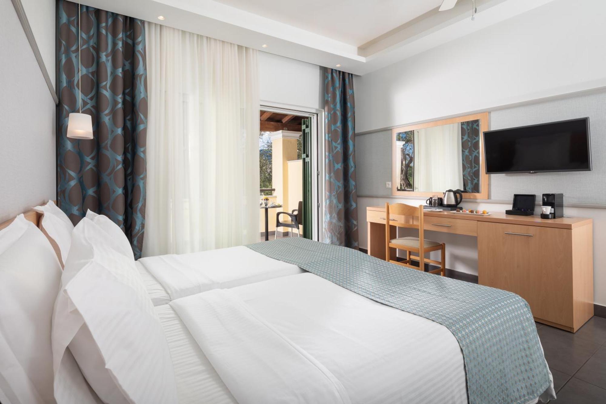 Sentido Apollo Palace Mesongí Dış mekan fotoğraf A typical room at the hotel