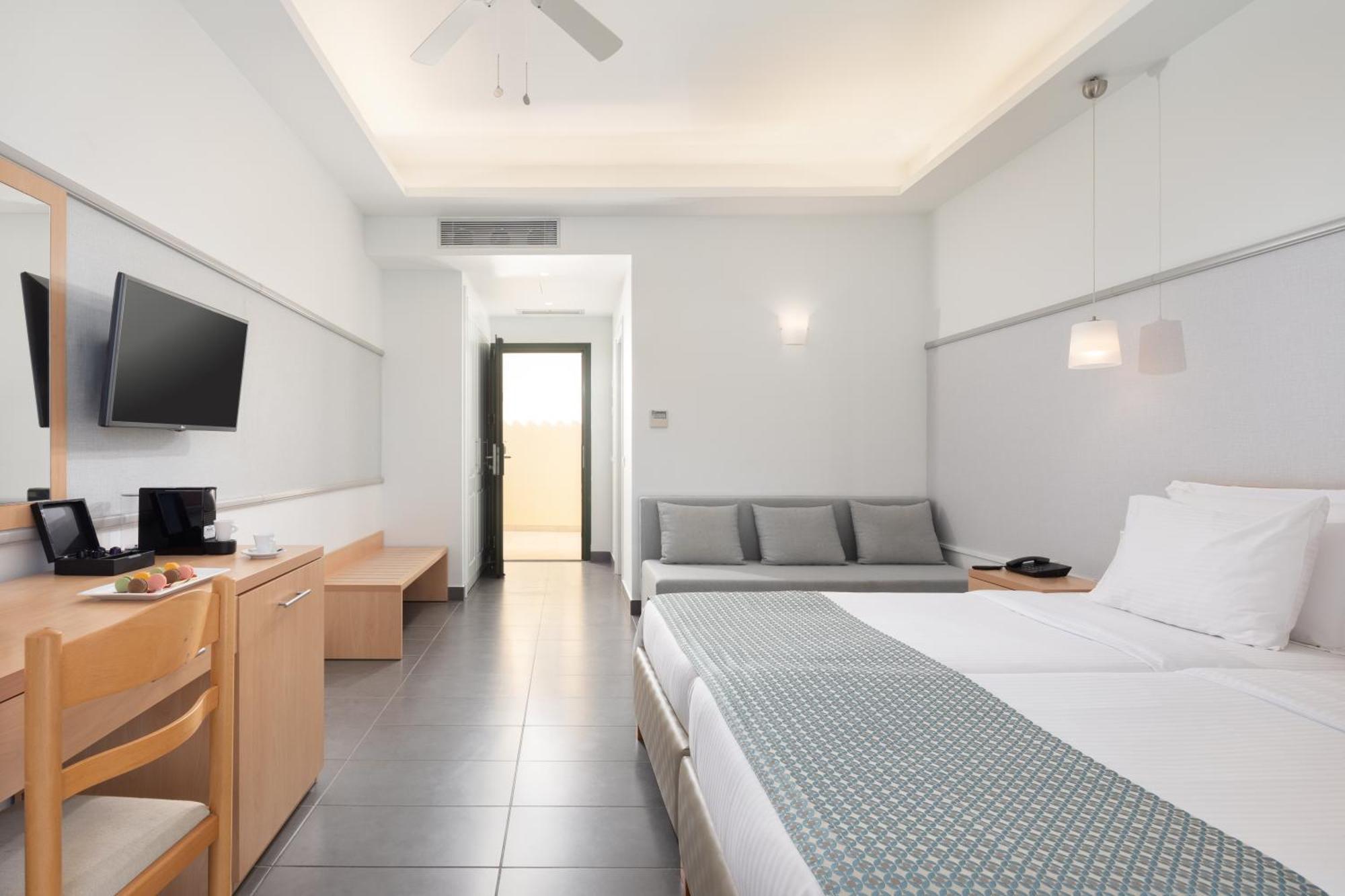Sentido Apollo Palace Mesongí Dış mekan fotoğraf A room at the hotel