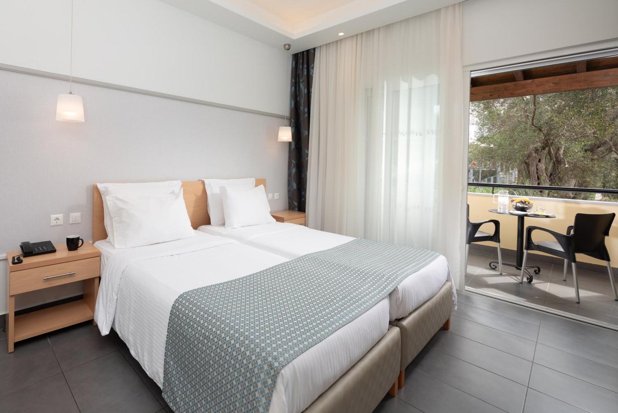 Sentido Apollo Palace Mesongí Dış mekan fotoğraf A room at the hotel